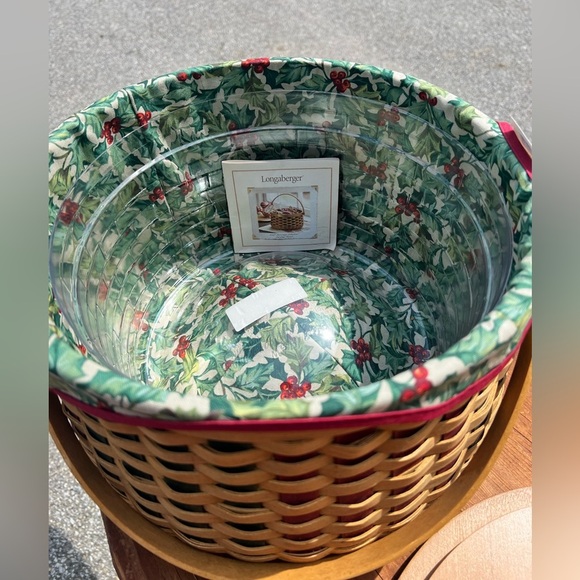 Longaberger 2003 Christmas Caroling Basket With Woodcrafts Lid, Liner, Protector - Picture 2 of 3